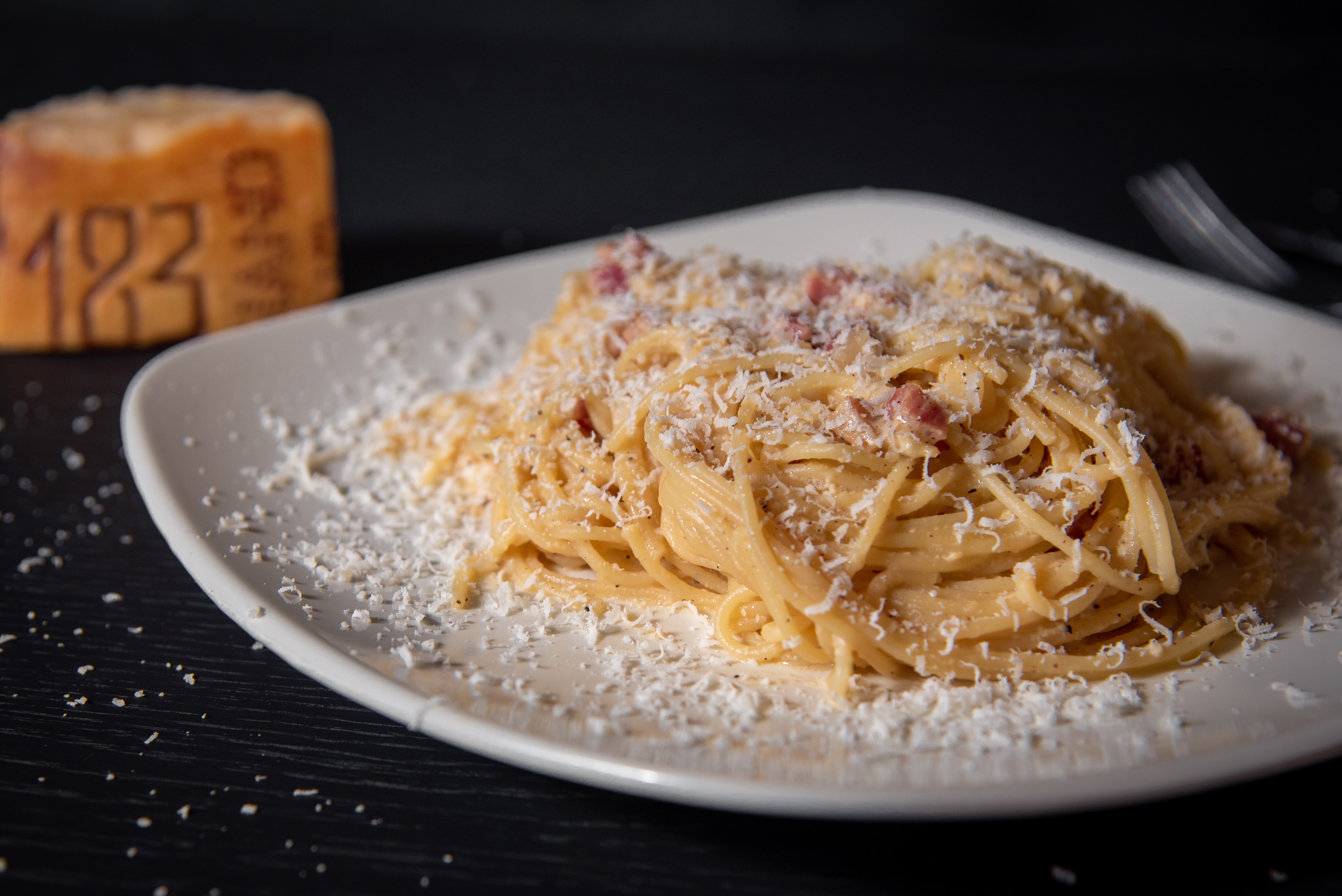 Cover Image for From Cacio e Pepe to Carbonara: Top 15 Must-Try Roman Foods And Where To Eat Them!
