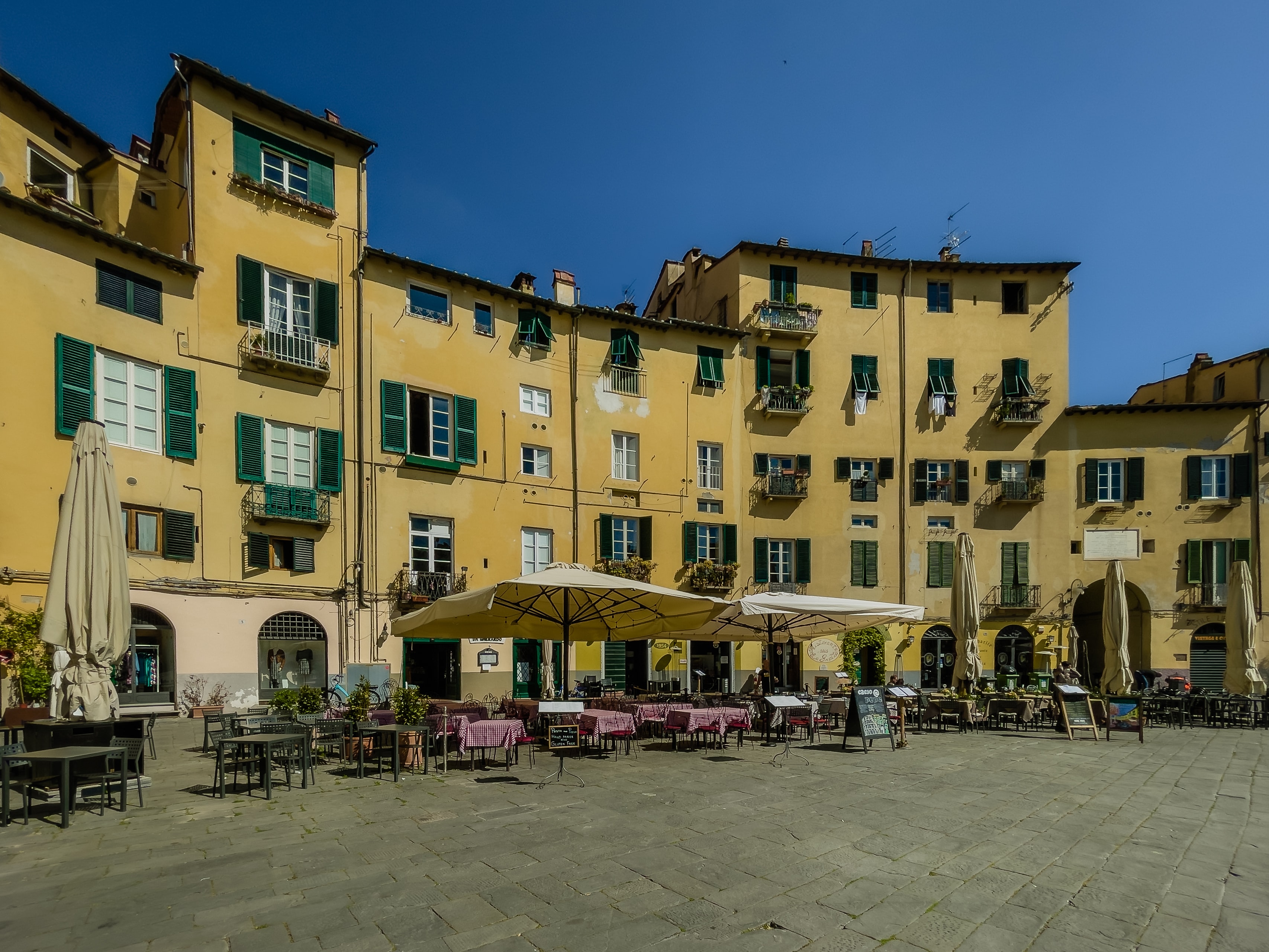 Cover Image for Lucca: A Historic City of Walls, Towers, Music, and Legends