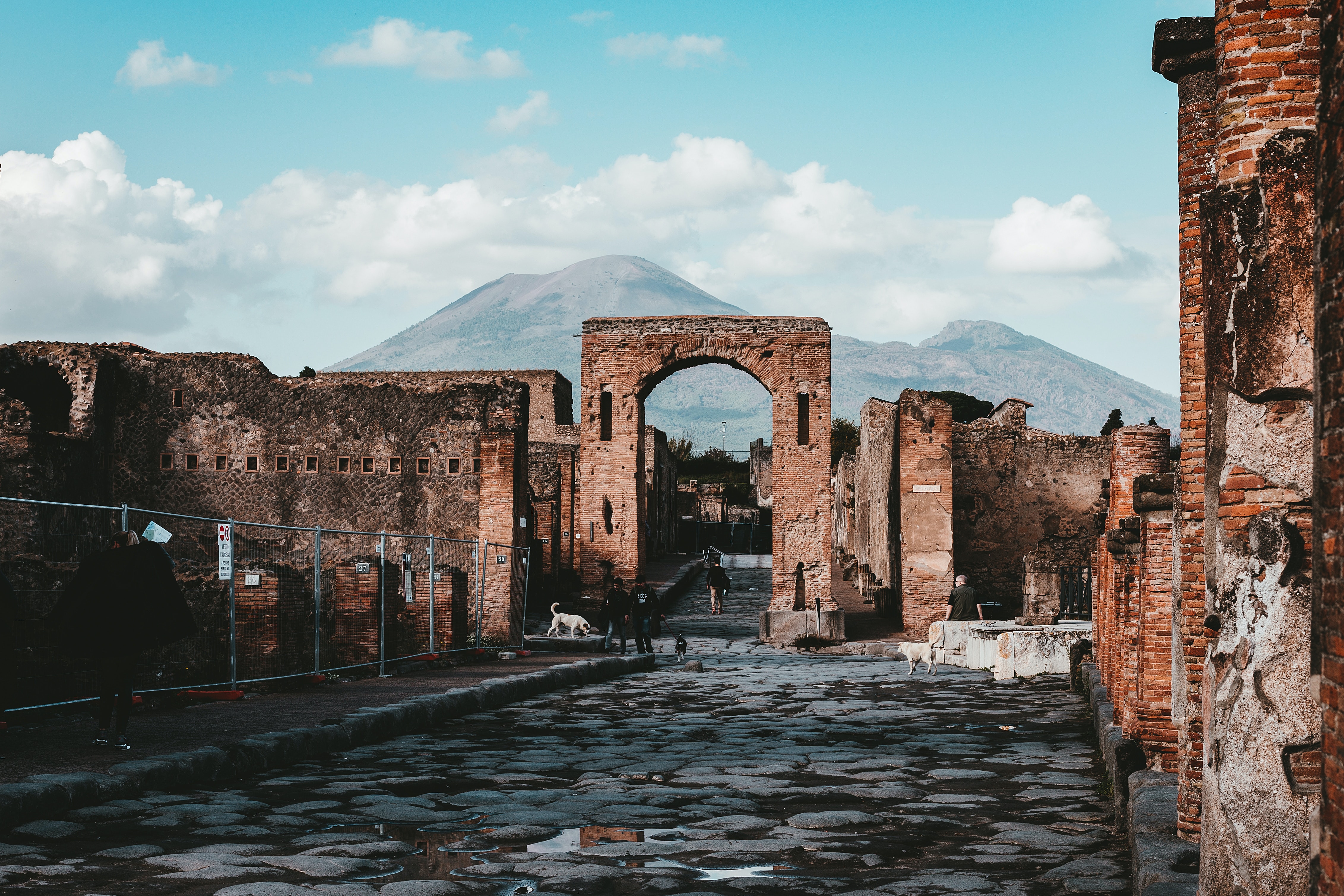 Cover Image for Tips for Visiting Pompeii: How to Beat the Crowds and Stay Comfortable