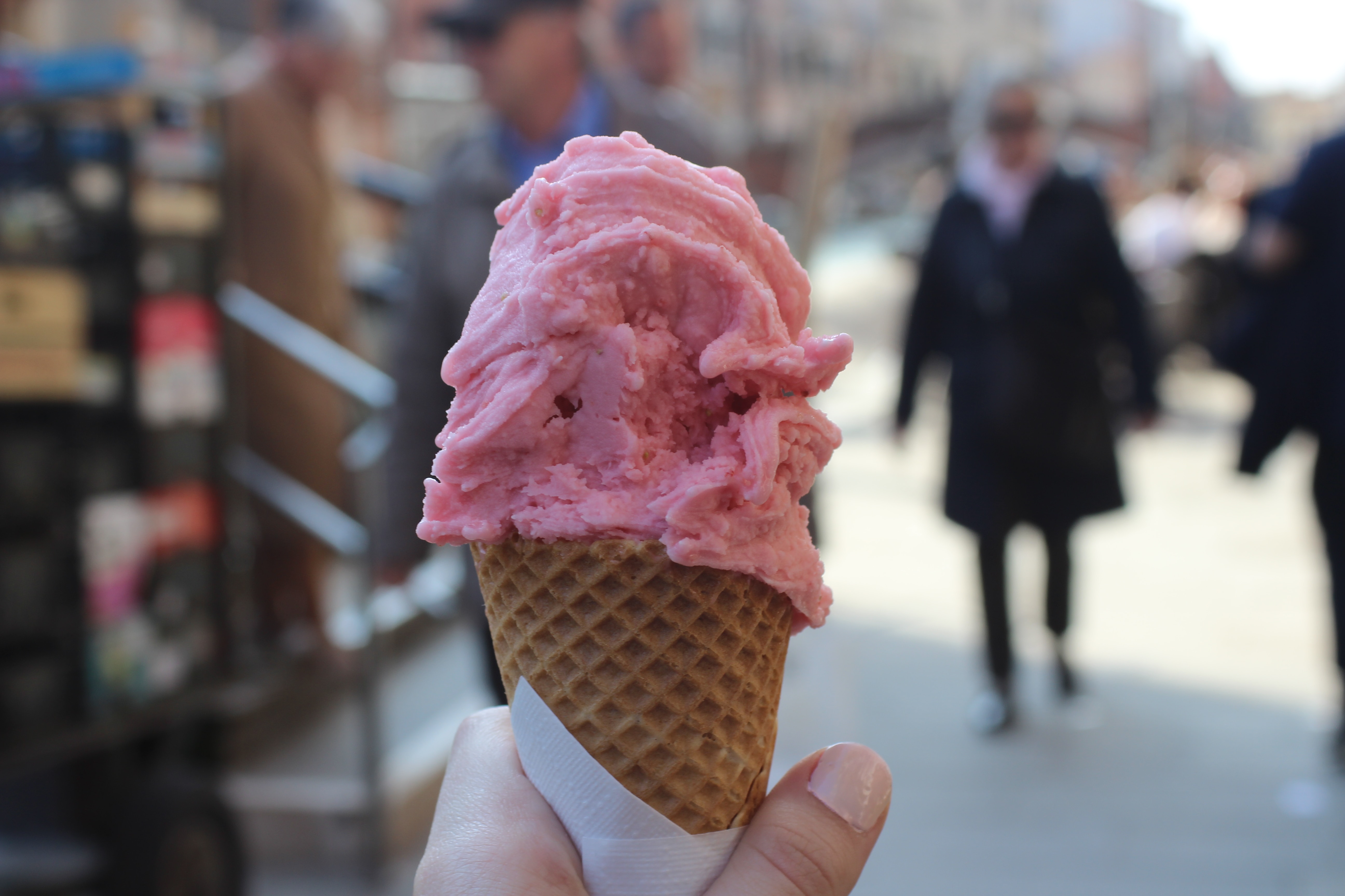 Cover Image for Rome's Best Gelato: An Insider's Guide (And What To Order)!