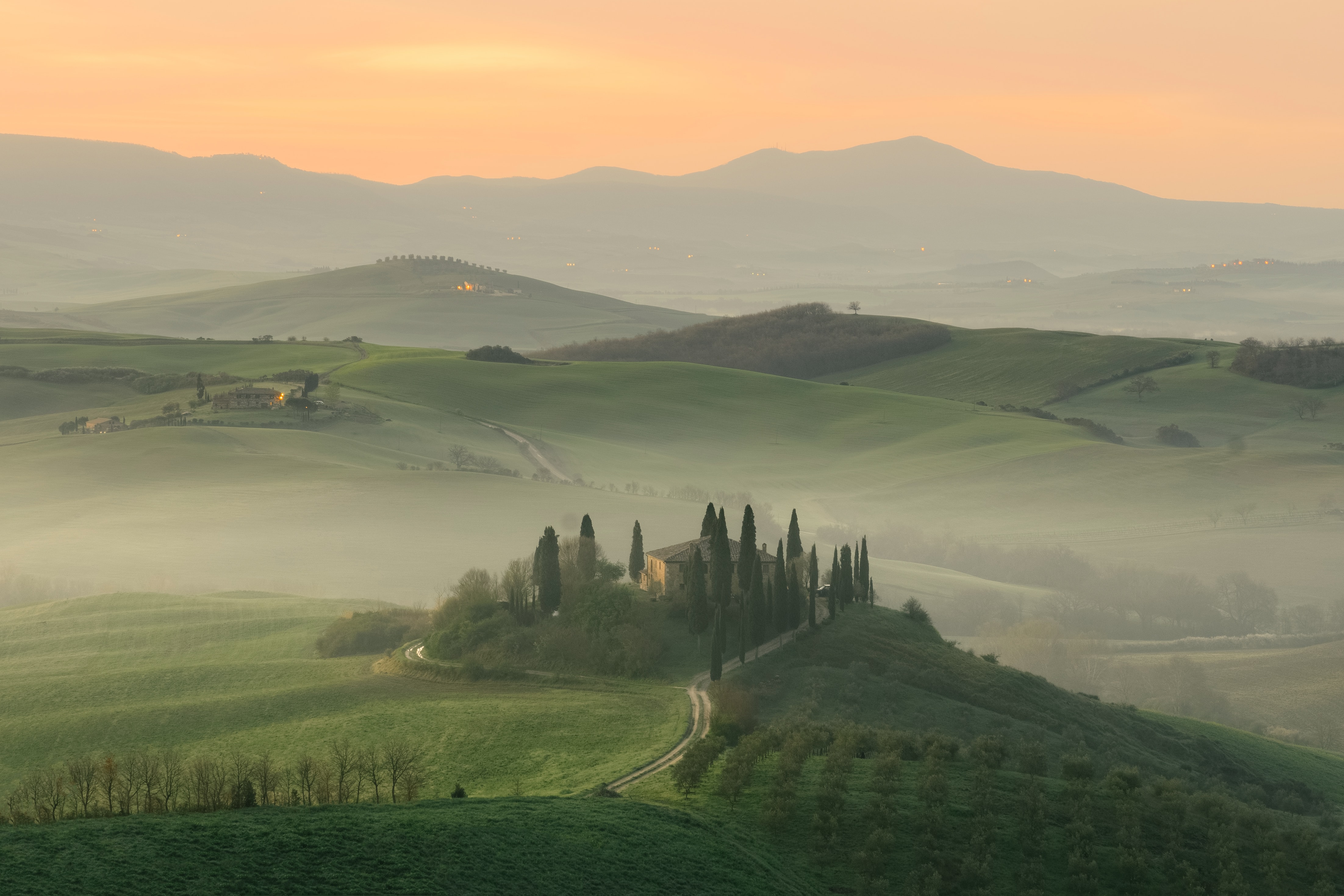 Cover Image for Tuscany: A Journey Through Italy's Legendary Region
