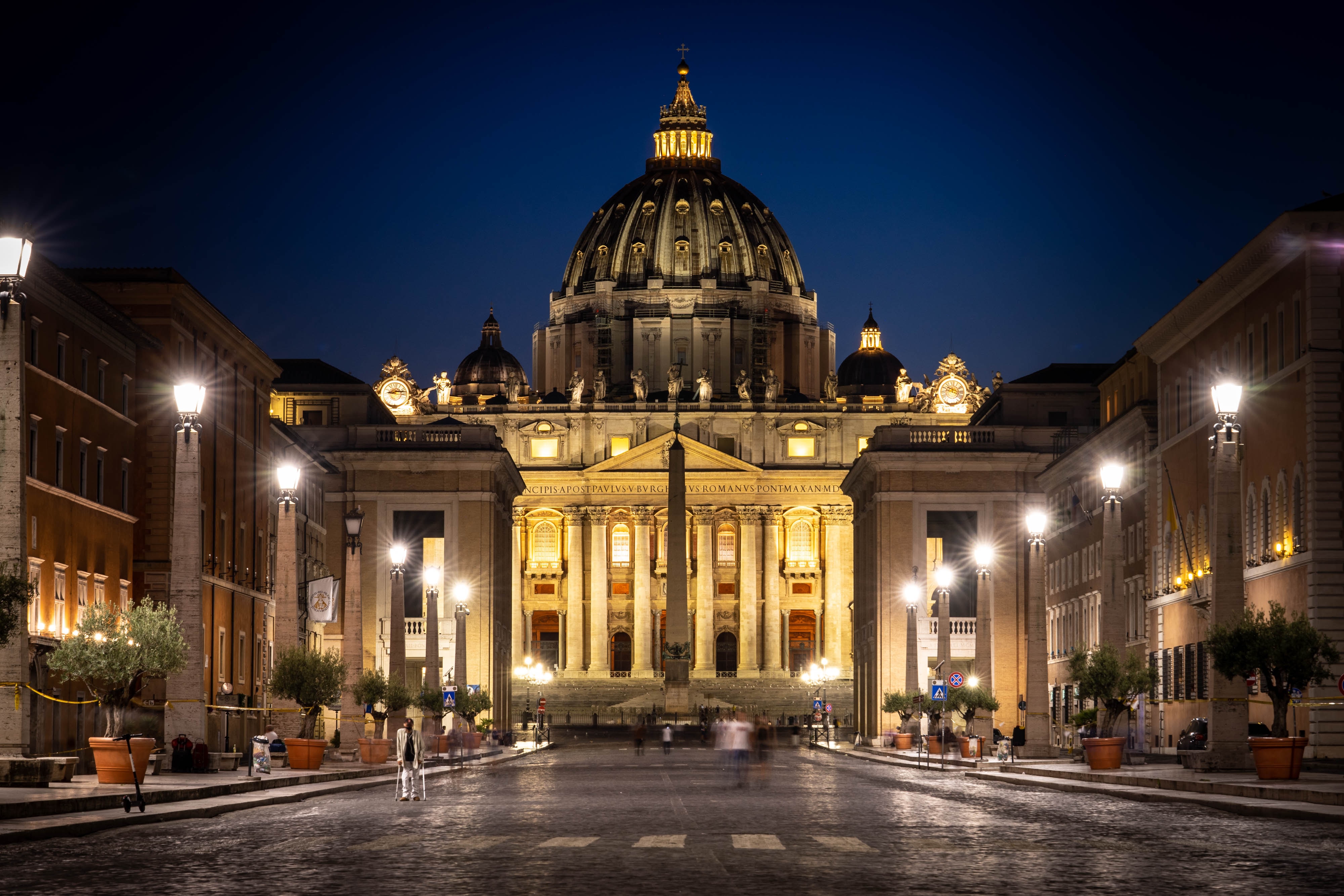 Cover Image for Explore the World's Smallest Country: Everything You Need to Know About The Vatican City Before Going!