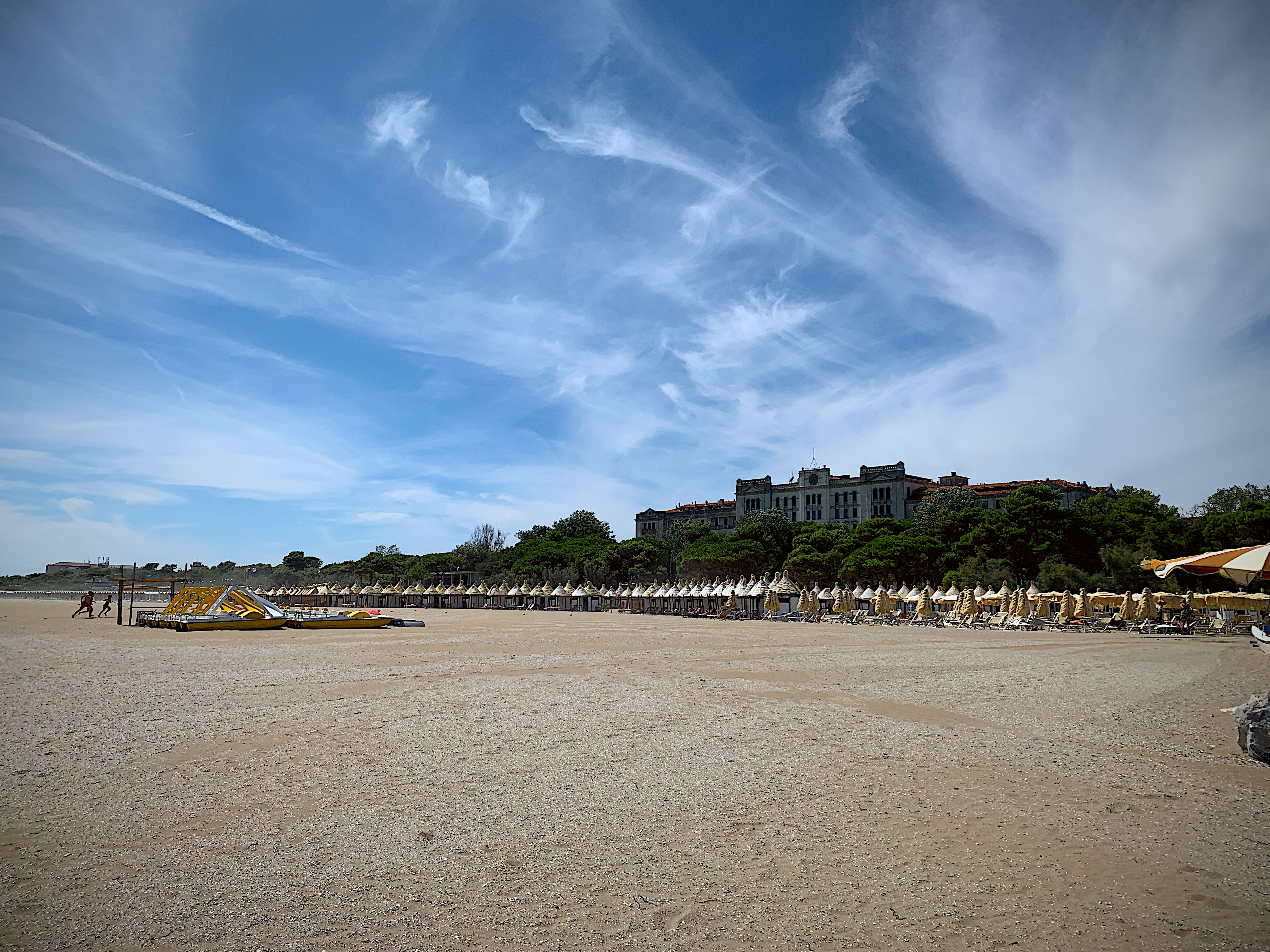 Cover Image for Summer Fun in Venice: The Best Beaches to Visit with Friends and Family